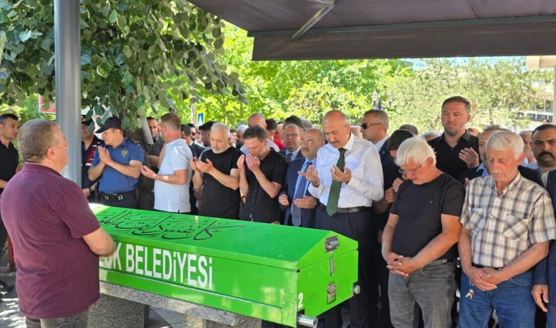 Bisikletiyle umreye giden Fahrettin Şener (69), Balıkesir’in Susurluk ilçesindeki bahçesinde