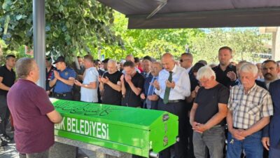 Bisikletiyle umreye giden Fahrettin Şener (69), Balıkesir’in Susurluk ilçesindeki bahçesinde
