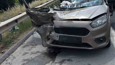 Mersin’in Tarsus ilçesinde hafif ticari araç ile tırın çarpıştığı kazada