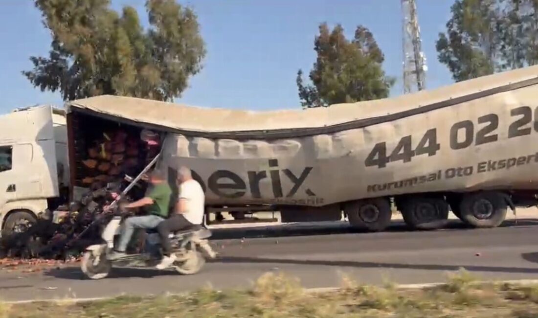 Mersin’n Tarsus ilçesinde virajı alamayan meyve sebze yüklü tırın dorsesinin