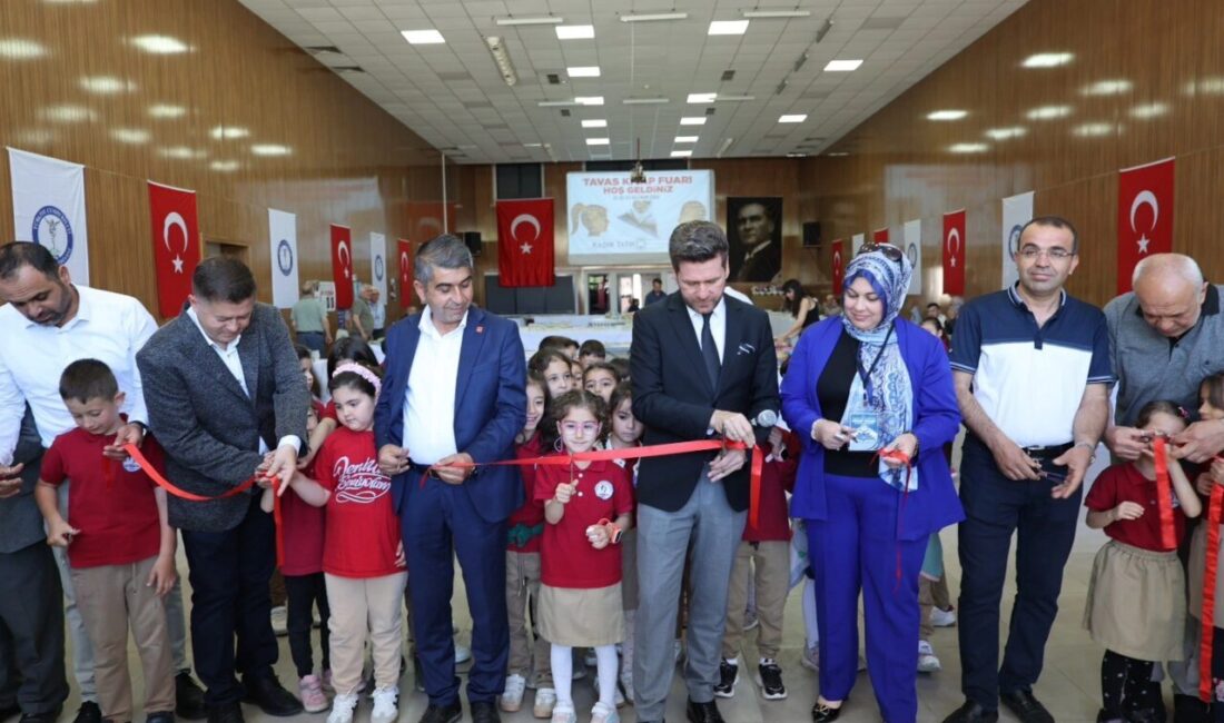 Tavas Belediyesi tarafından ilk kez düzenlenen Tavas Kitap Fuarı, 39