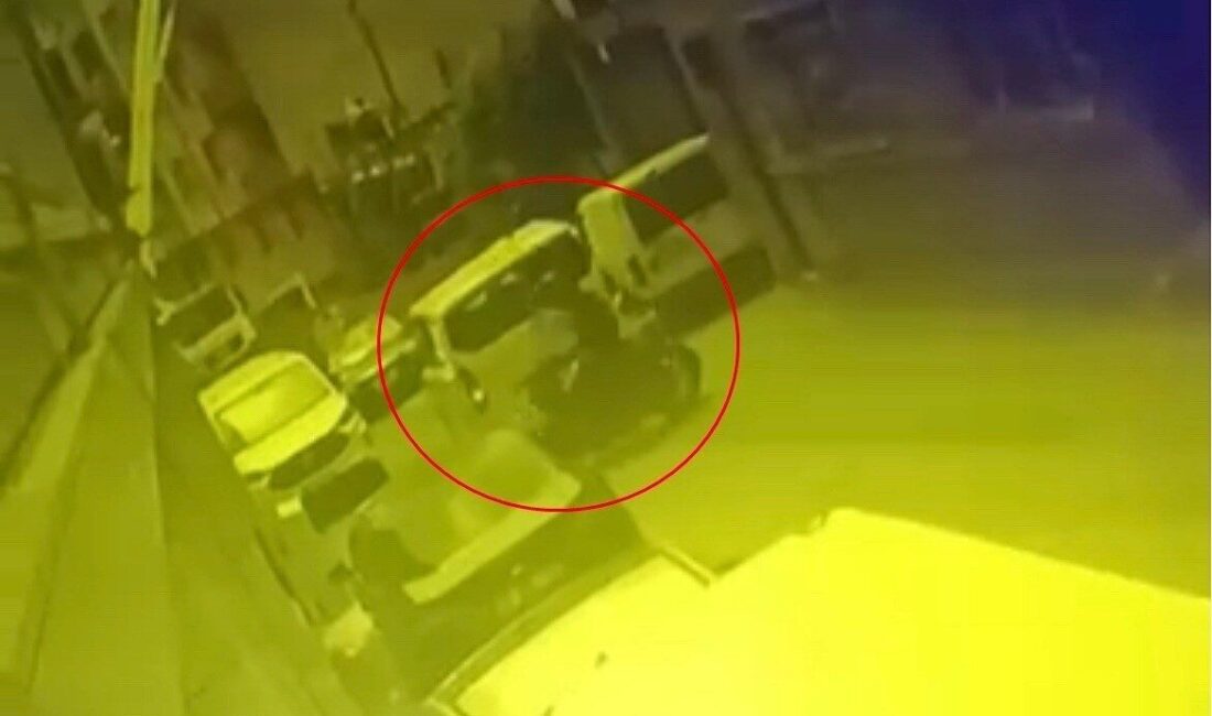 Tekirdağ Çorlu’da geri hareket eden panelvan minibüsün çarptığı motosiklet devrildi.
