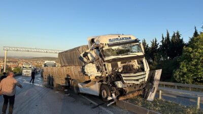 Manisa’nın Kula ilçesinde seyir halindeki tır önce aynı yönde seyir