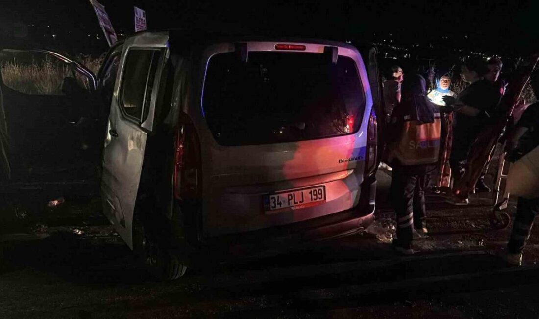 Manisa’da hafif ticari aracın traktöre arkadan çarpması sonucu meydana gelen