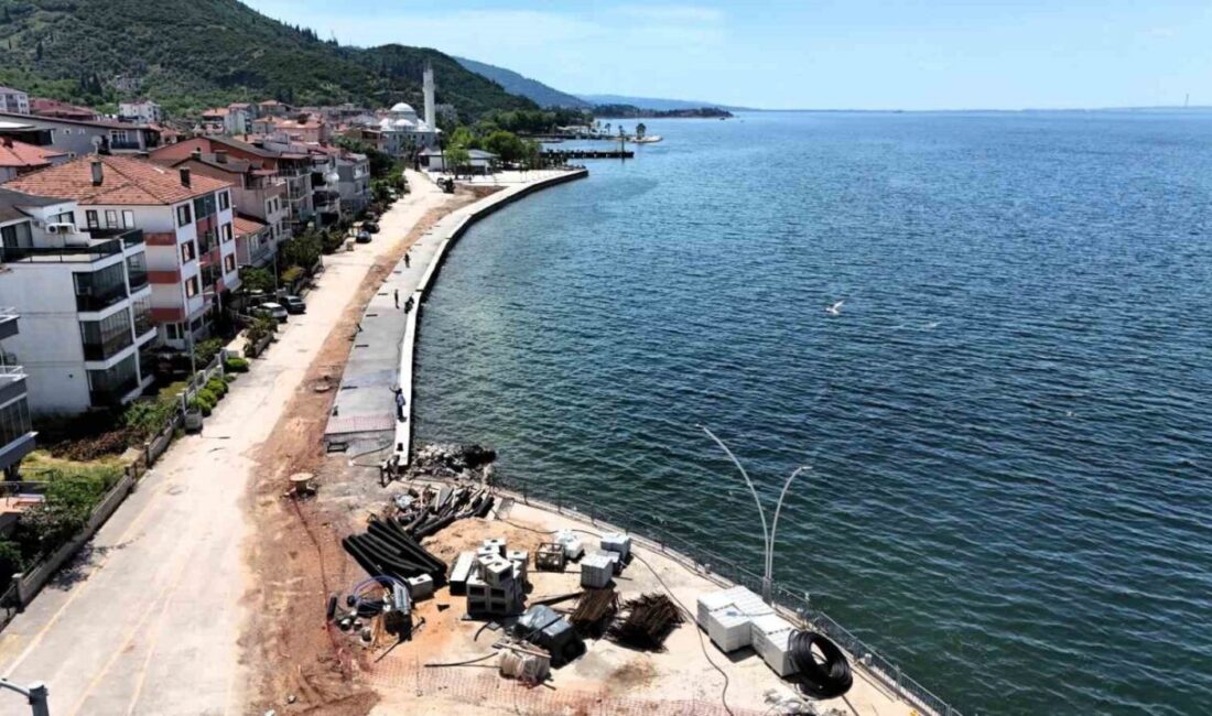 Kocaeli’de olumsuz hava şartlarında deniz taşkınlarına sahne olan Gölcük Ulaşlı