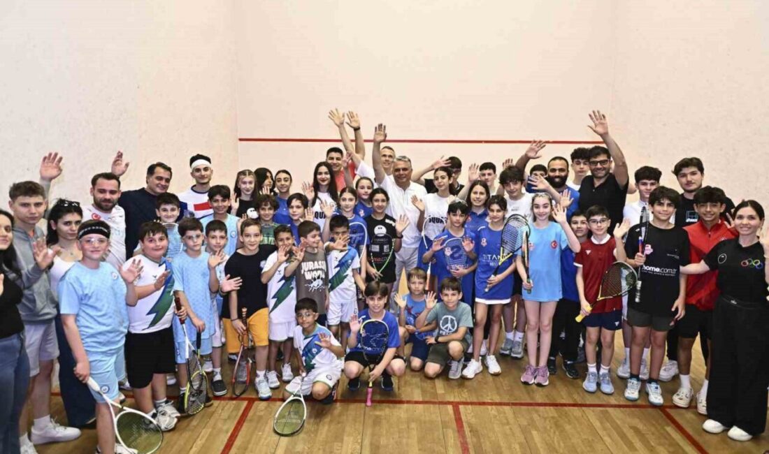Muratpaşa Belediye Başkanı Ümit Uysal, Süleyman Erol Olimpik Yüzme Havuzu