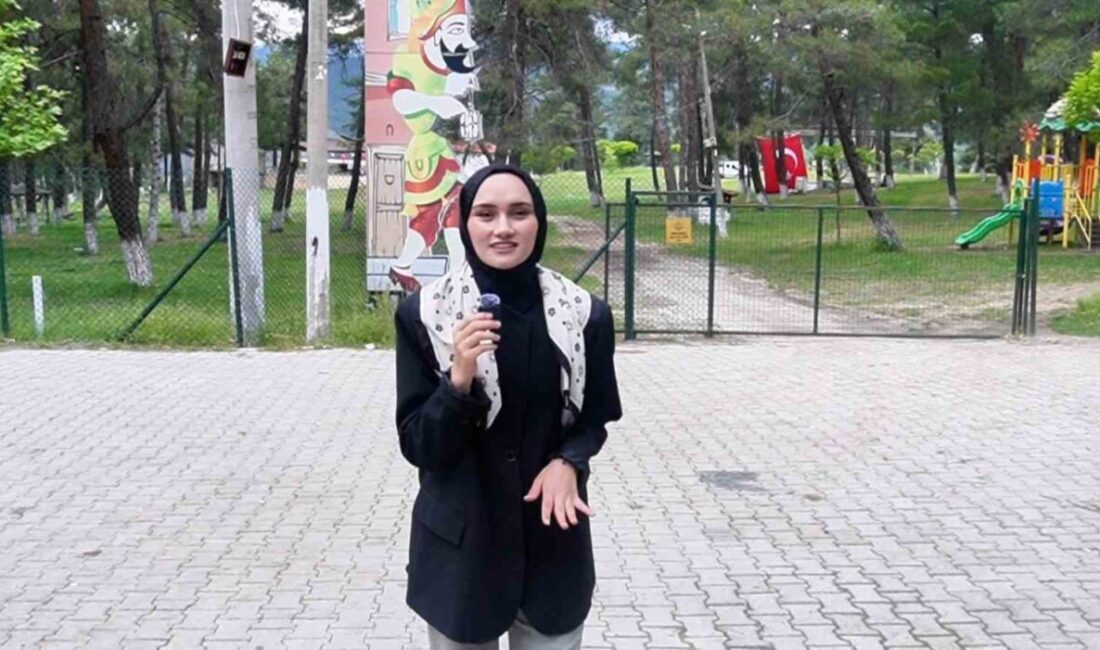 Uşak Üniversitesi İletişim Fakültesi Yeni Medya ve İletişim Bölümü öğrencileri,