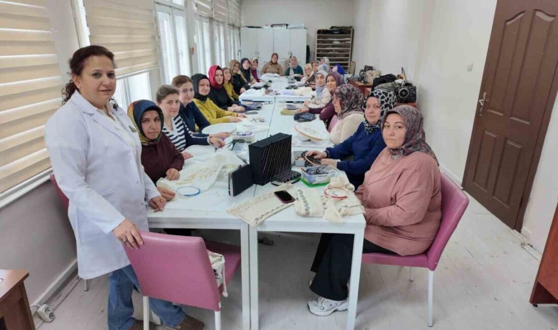Kayseri Büyükşehir Belediyesi bünyesinde faaliyet gösteren KAYMEK; ücretsiz kurslarla unutulmaya