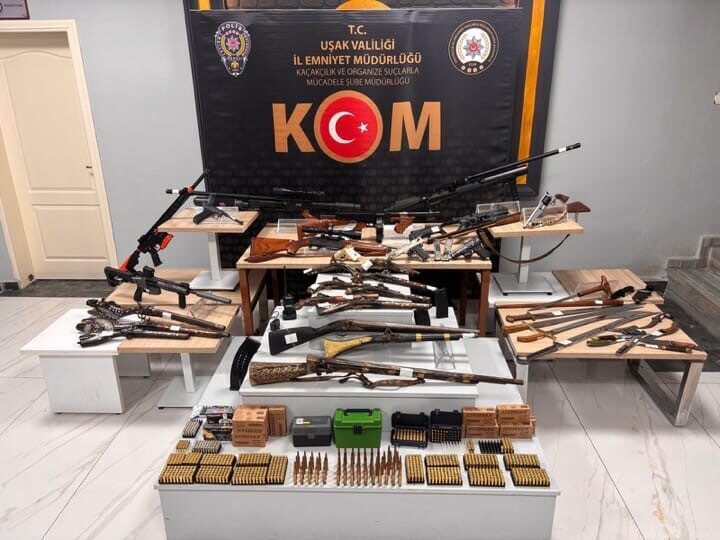 Uşak’ta polis ekiplerince bir iş yeri ile ikamete düzenlenen operasyonda