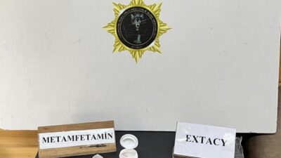 Samsun’da polis ekiplerince düzenlenen uyuşturucu operasyonunda çok sayıda uyuşturucu madde,