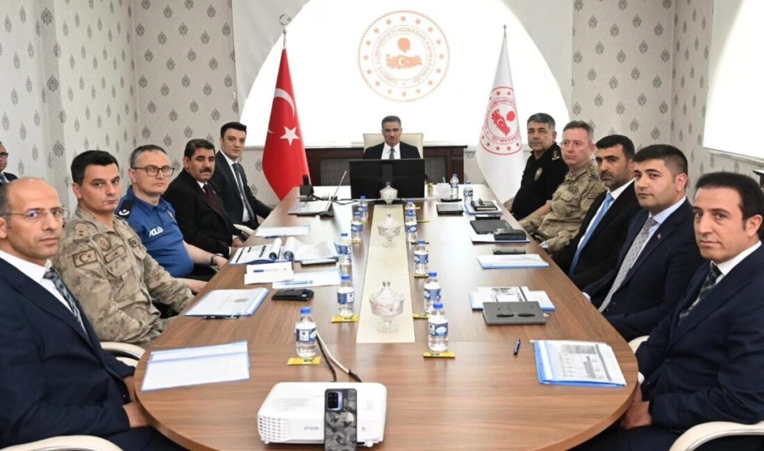 Erzurum Valisi Aydın Baruş, ilçe ziyaretleri kapsamında Horasan ilçesinde bir