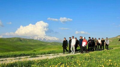 Bitlis Valisi Ahmet Karakaya, eşi Özlem Karakaya ile birlikte Ahlat