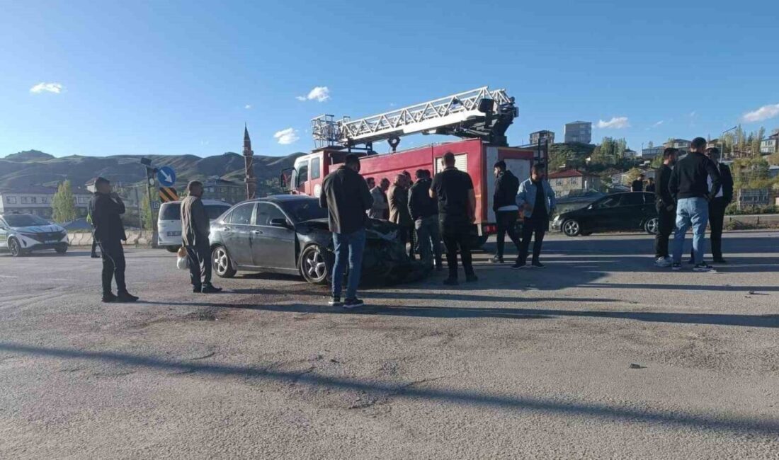 Van’ın Özalp ilçesinde 3 aracın karıştığı trafik kazasında 3’ü çocuk