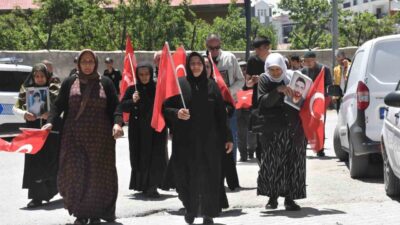 Van’da çocukları terör örgütü tarafından dağa kaçırılan ailelerin DEM Parti