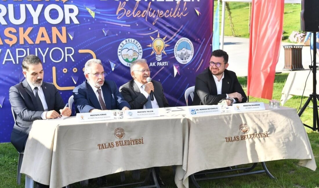 Kayseri Büyükşehir Belediye Başkanı Dr. Memduh Büyükkılıç, Talas’ta düzenlenen ’Vatandaş
