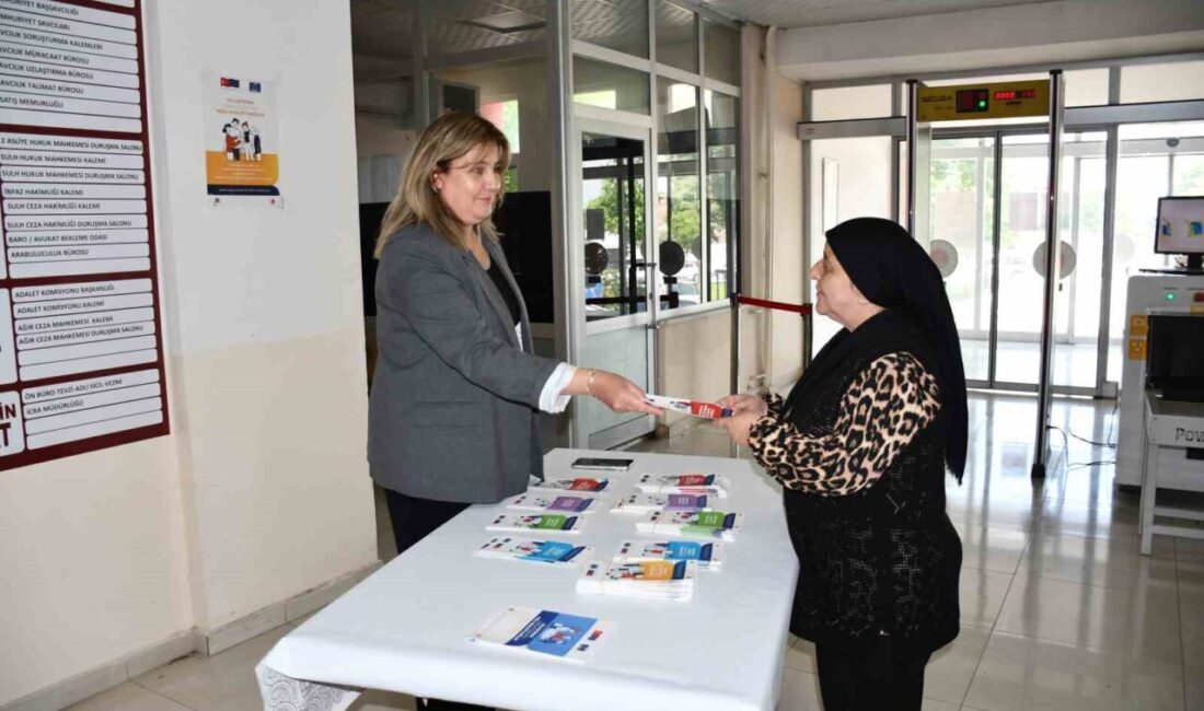 Samsun’un Vezirköprü ilçesinde Uzlaştırma Haftası dolayısıyla Vezirköprü Adliyesi’nde bilgilendirme standı