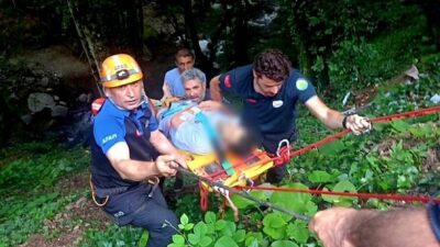 Yalova’nın Termal ilçesinde motosikletiyle yaklaşık 30 metre derinliğindeki vadiye düşen