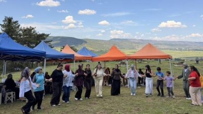 Bilecik’in Gölpazarı ilçesinde düzenlenen Psiko-Sosyal Destek Programı’nda yaşlı ve engelli