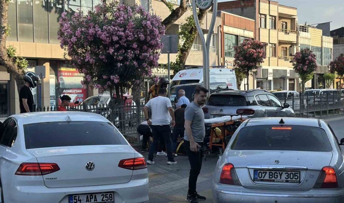 Sakarya’nın Adapazarı ilçesinde SUV aracın yaya geçidinde çarptığı kadın yaralandı.