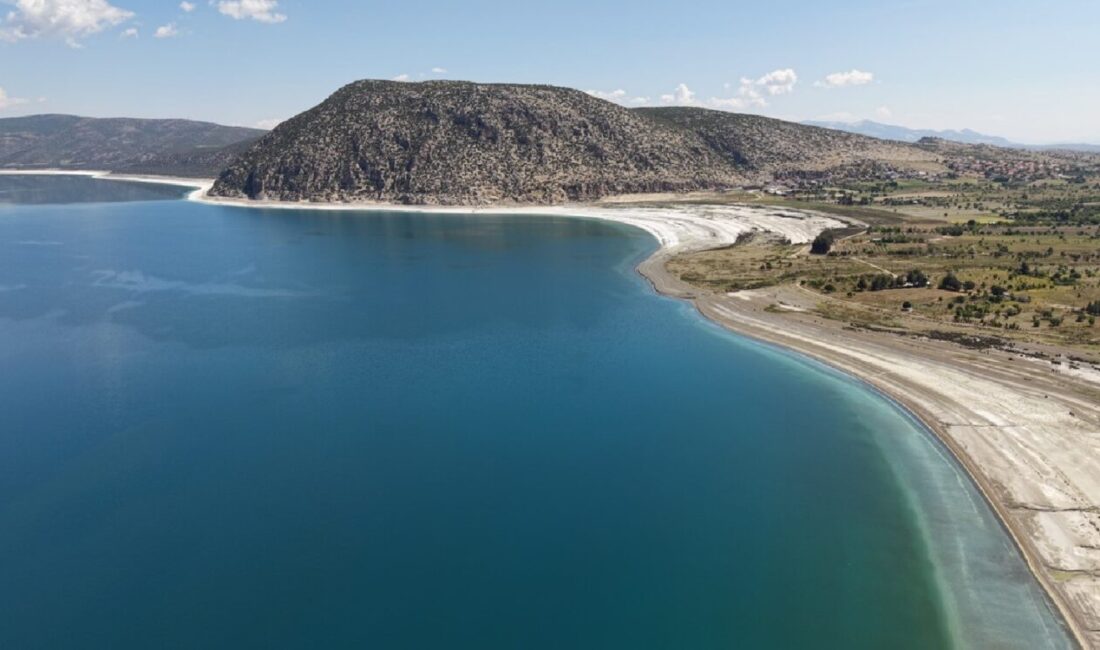 Burdur’un Yeşilova ilçesindeki Salda Gölü’nde yaz sezonu öncesi hazırlıklar tamamlandı.
