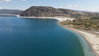 Burdur’un Yeşilova ilçesindeki Salda Gölü’nde yaz sezonu öncesi hazırlıklar tamamlandı.