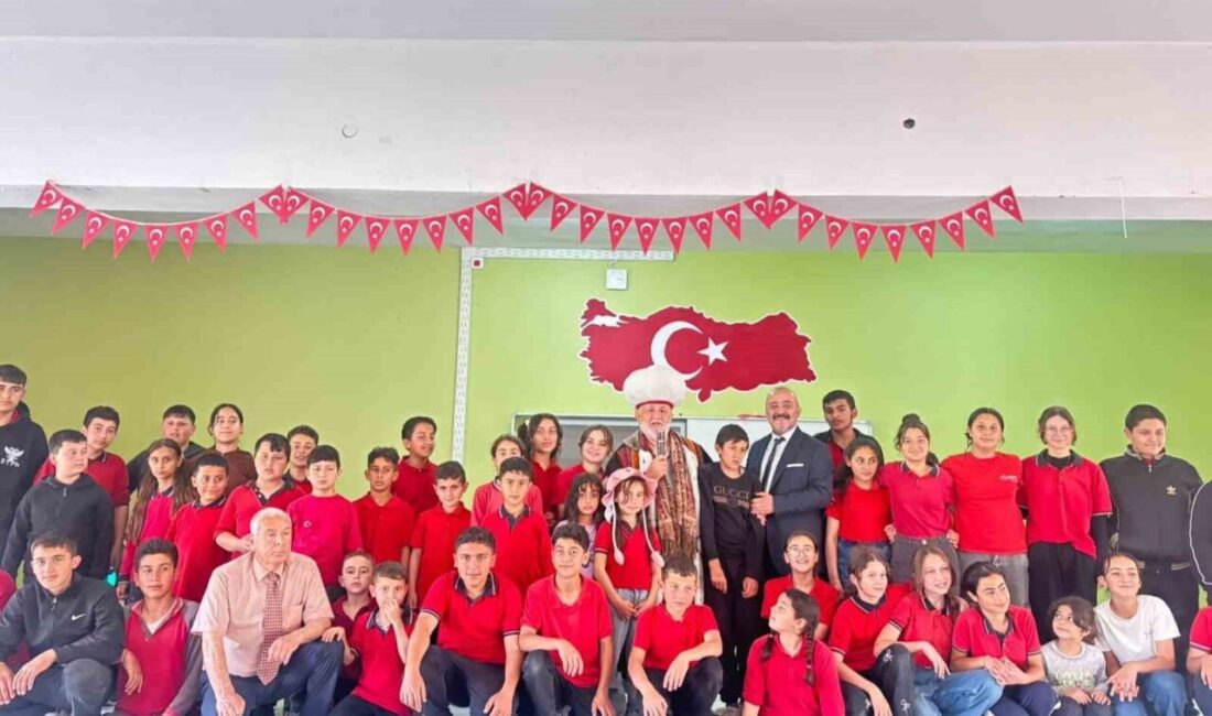 Yozgat’ta Nasreddin Hoca, öğrencilerle bir araya geldi. Eğitimci, yazar ve