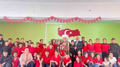 Yozgat’ta Nasreddin Hoca, öğrencilerle bir araya geldi. Eğitimci, yazar ve
