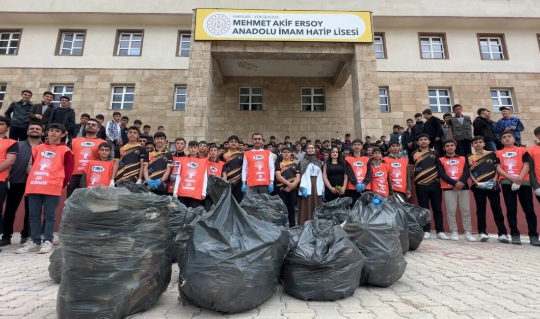 Hakkari’nin Yüksekova ilçesinde yüzlerce öğrenci ve öğretmen daha temiz bir