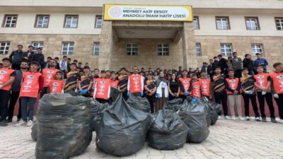 Hakkari’nin Yüksekova ilçesinde yüzlerce öğrenci ve öğretmen daha temiz bir