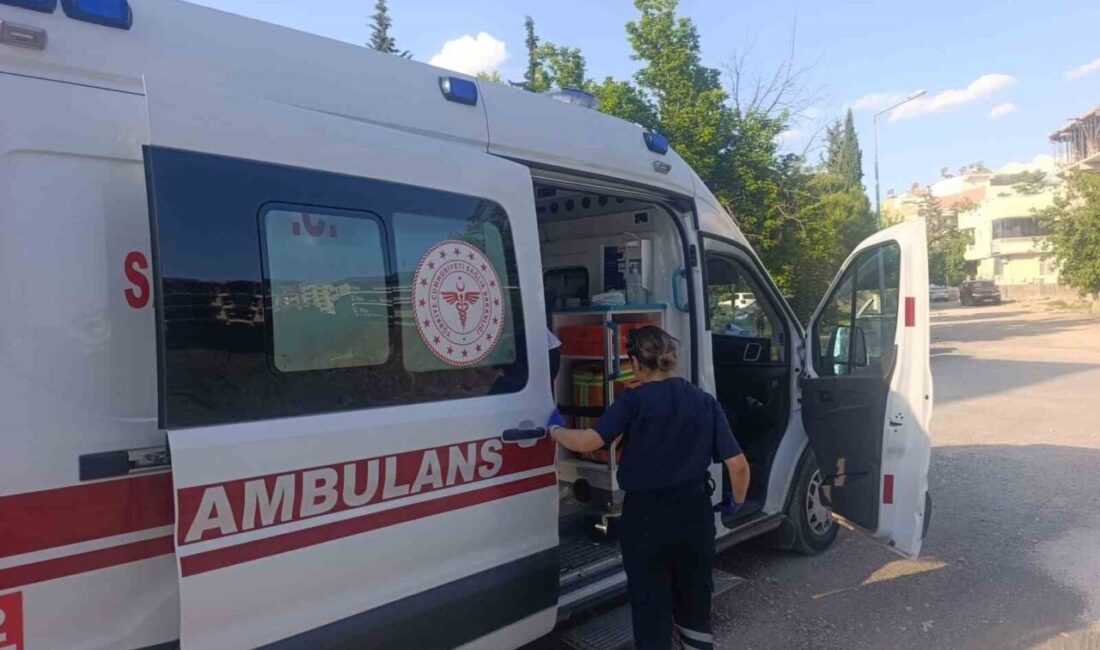 Adıyaman’da yaklaşık 3 metre yükseklikten düşen 2 yaşındaki çocuk yaralandı.