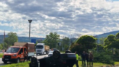 Zonguldak’ın Çaycuma ilçesine bağlı Bakacakkadı beldesinde iki otomobilin çarpışması sonucu