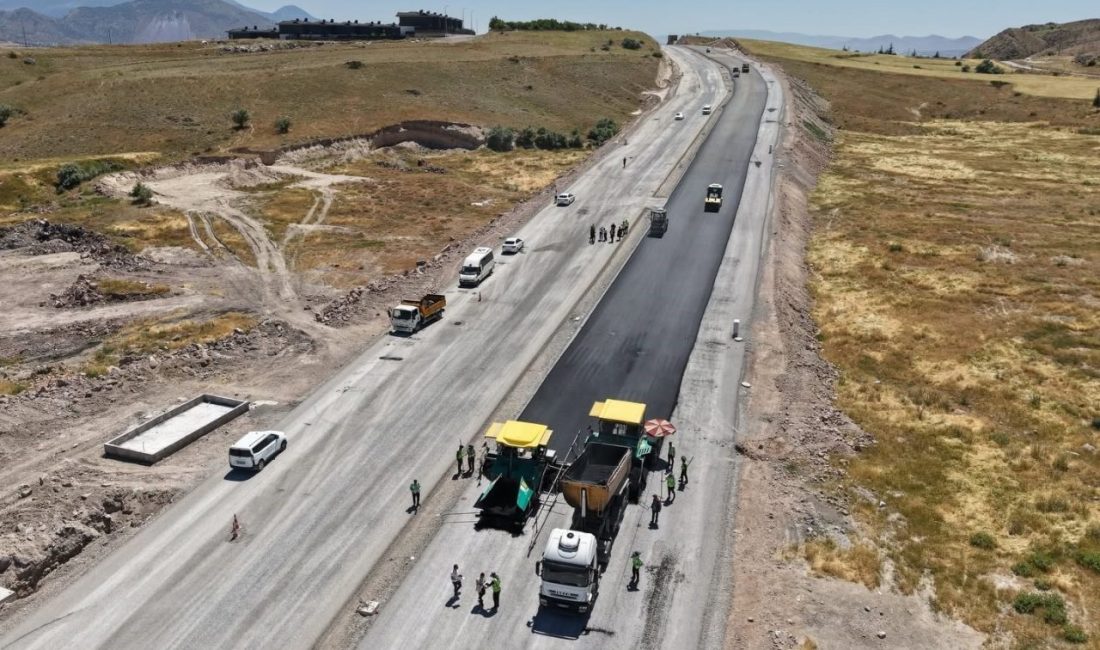 Kayseri Büyükşehir Belediye Başkanı Dr. Memduh Büyükkılıç, Erkilet Bulvarı’nı Nuh
