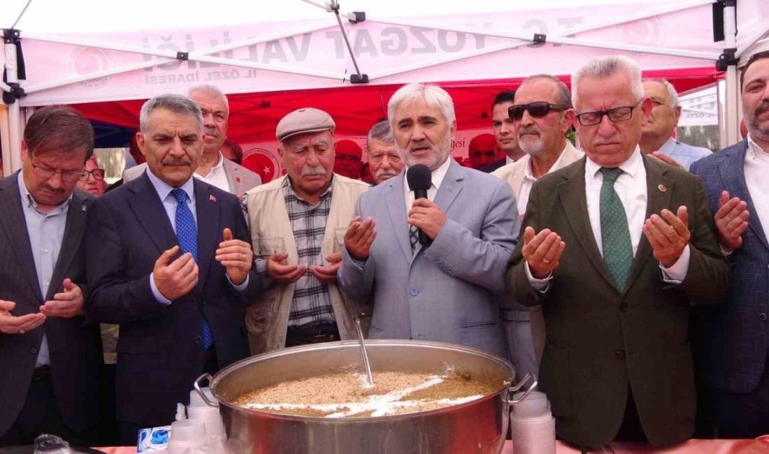 Yozgat’ta kent merkezinde düzenlenen Aşure Günü programı yoğun katılımla gerçekleşti.