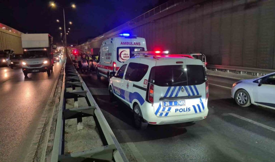 Eskişehir’de 4 aracın karıştığı zincirleme trafik kazasında 5 kişi yaralandı.